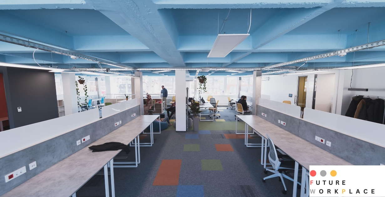 Modern online office furniture in Dubai with ergonomic desks and chairs