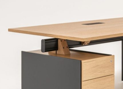 Viga Desk MDD modern office desk in Dubai UAE