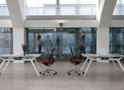 Arkitek Desk Actiu modern office desk in Dubai UAE