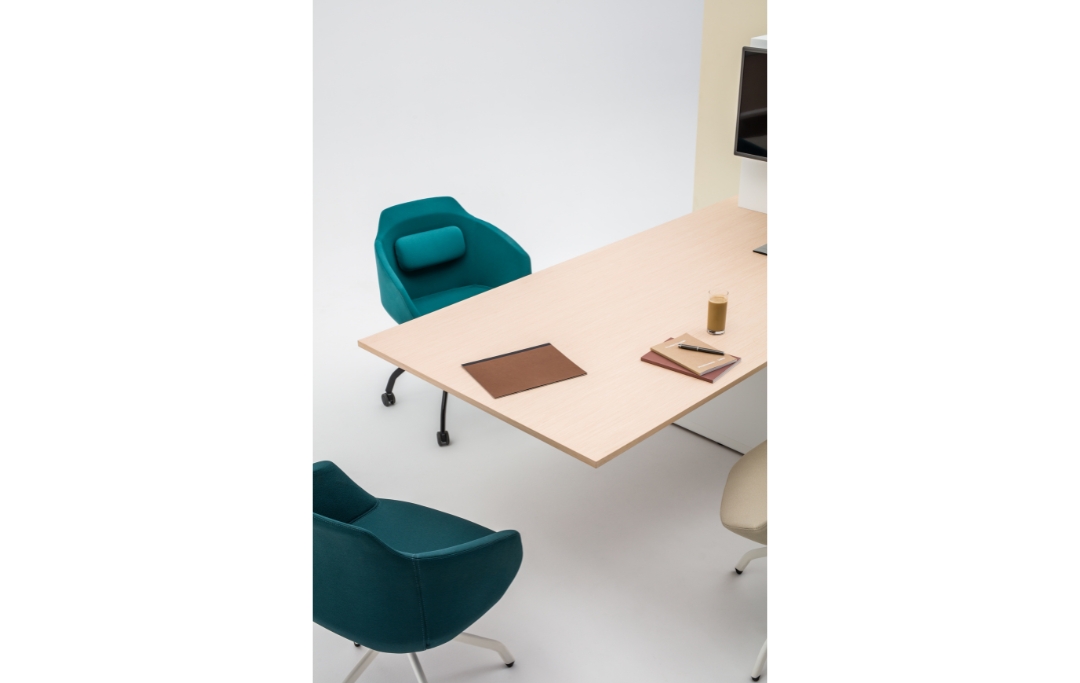Gravity Desk MDD office workstation desk in Dubai UAE