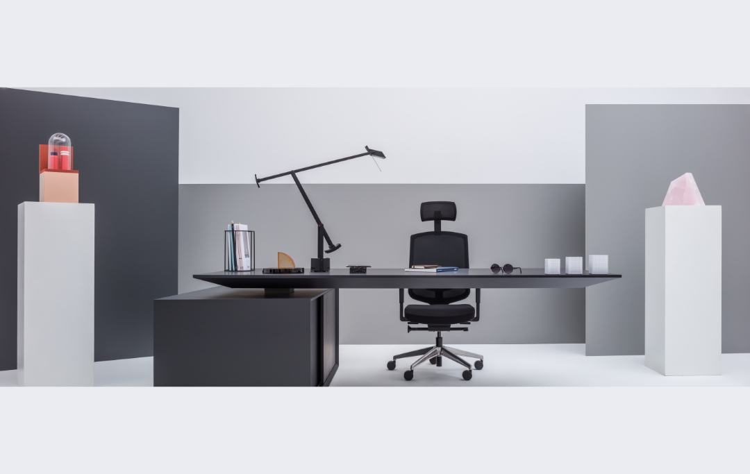 Gravity Desk MDD office workstation desk in Dubai UAE