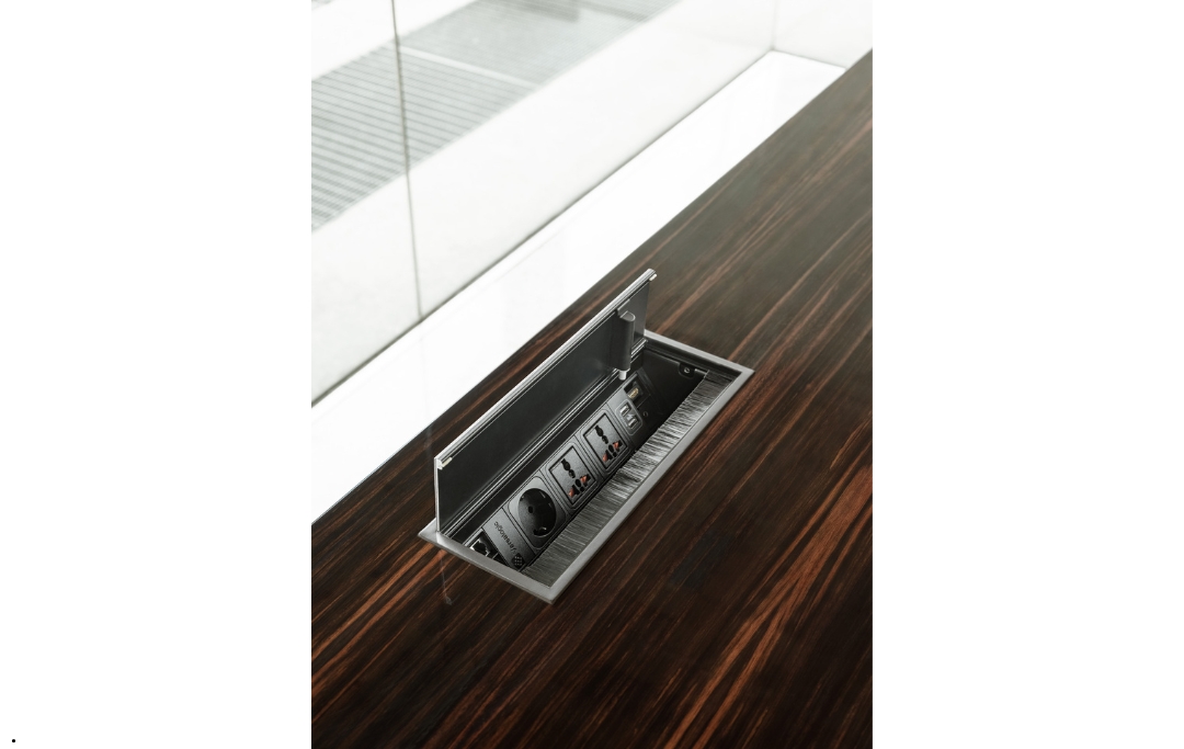 Euclideo Desk 4 Mariani luxury Italian executive desk in Dubai UAE