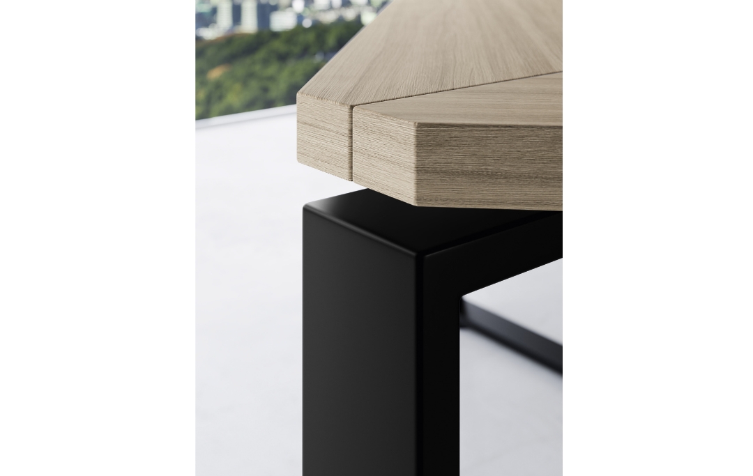 I Meet Las Mobili Italian meeting table Dubai UAE