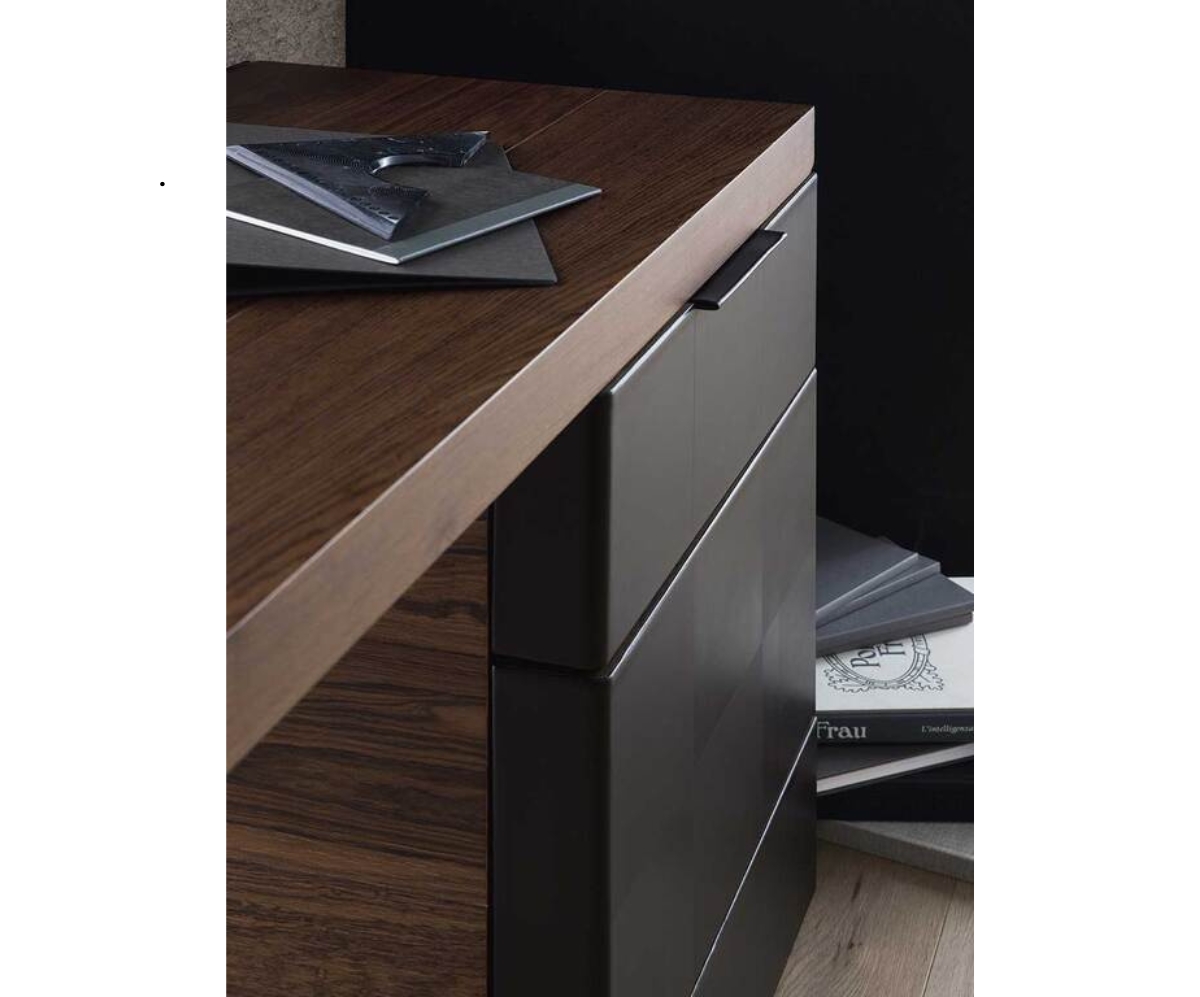 HO CEO Desk Poltrona Frau luxury Italian CEO desk in Dubai UAE
