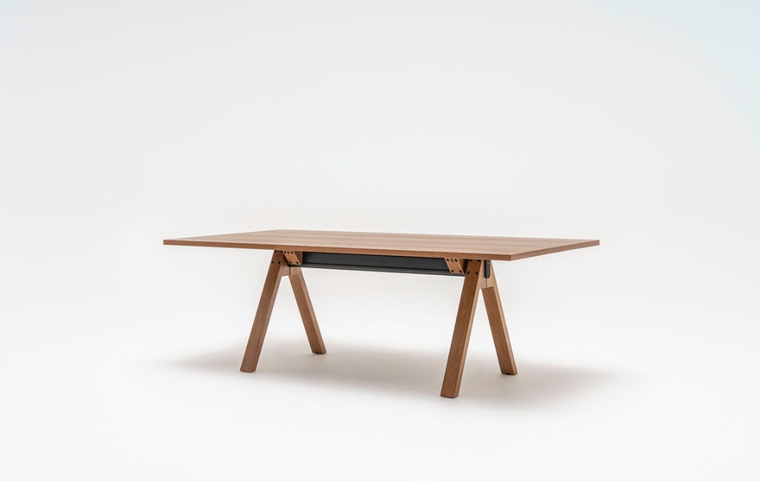 Viga Desk MDD executive office desk Dubai UAE