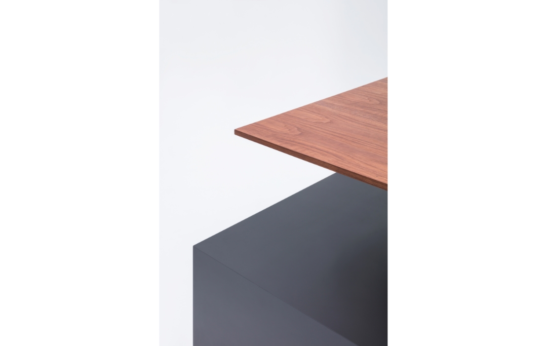 Gravity Desk MDD office workstation desk in Dubai UAE