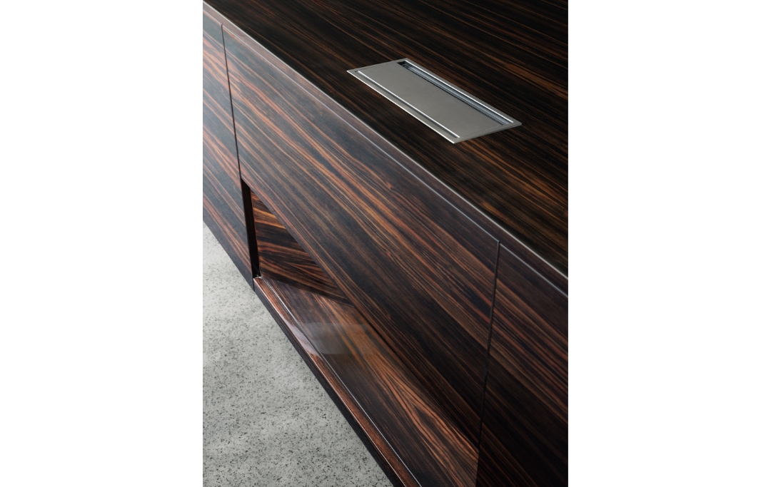 Euclideo Desk 4 Mariani luxury Italian executive desk in Dubai UAE