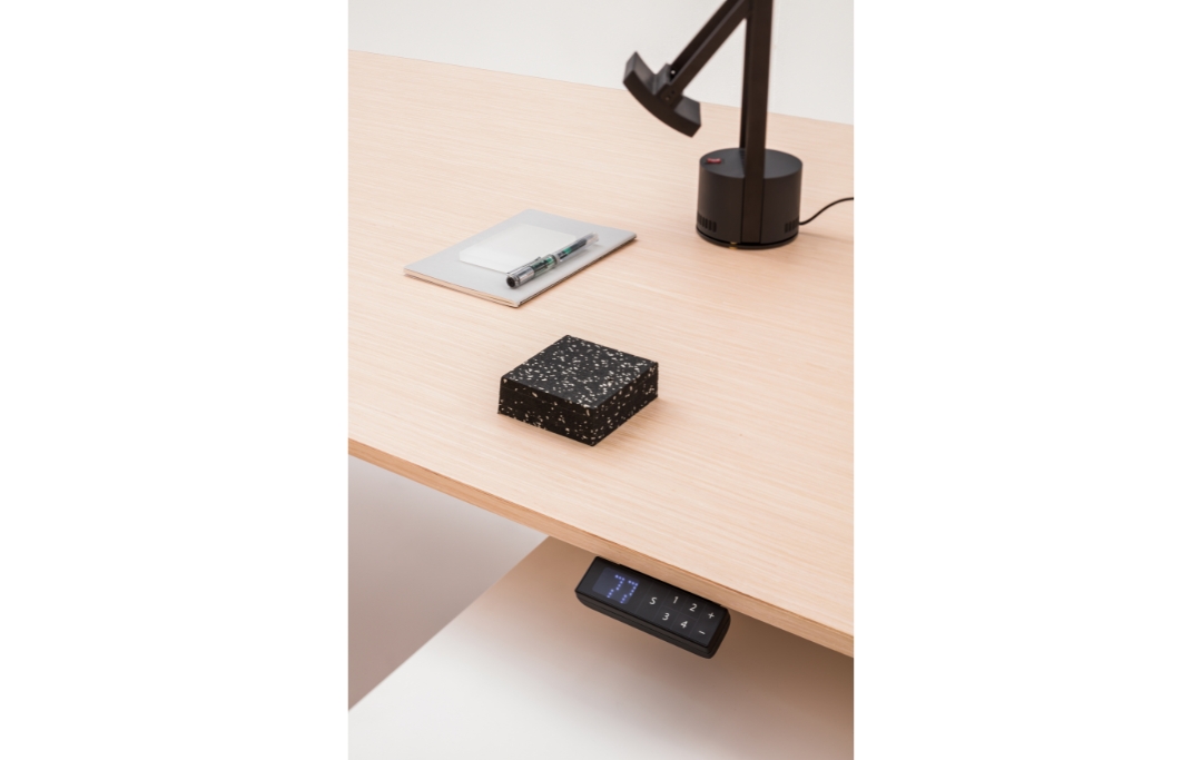 Gravity Desk MDD office workstation desk in Dubai UAE