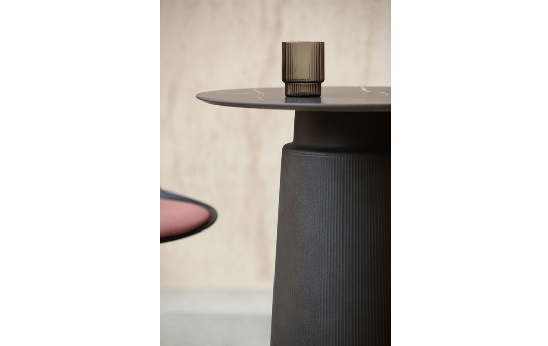 Dorik Actiu modern office desk Dubai UAE