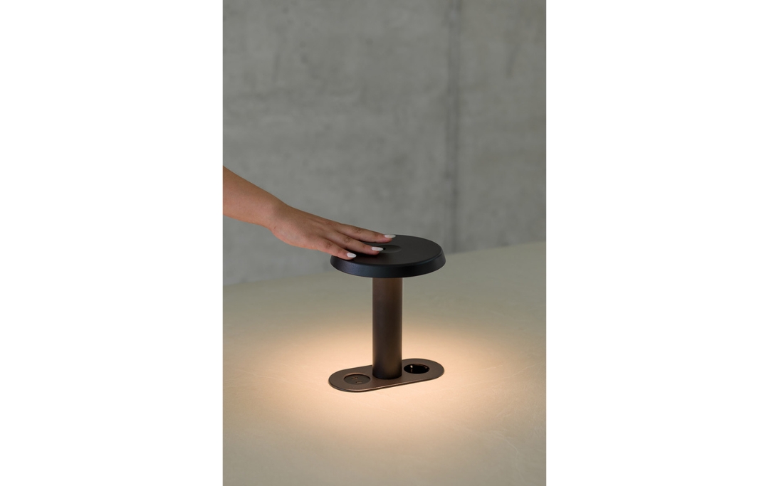 Dorik Actiu modern office desk Dubai UAE