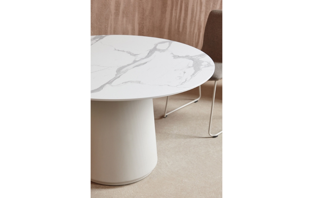 Dorik Actiu modern office desk Dubai UAE