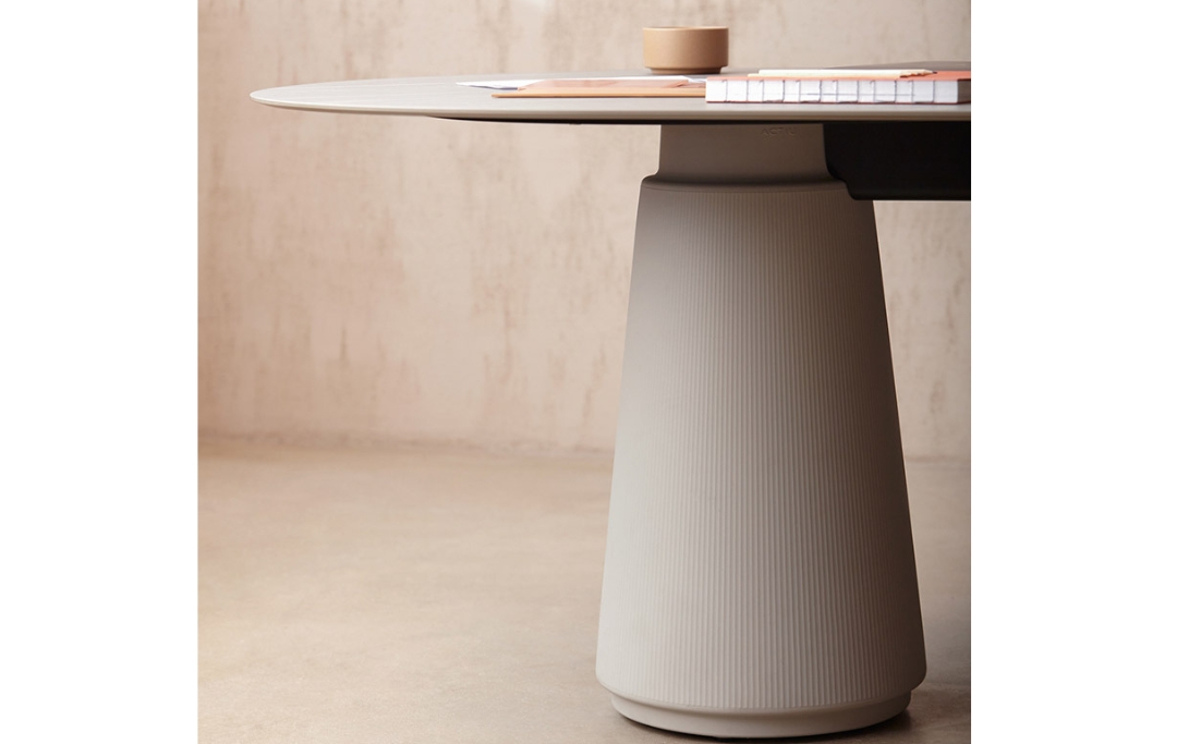 Dorik Actiu modern office desk Dubai UAE
