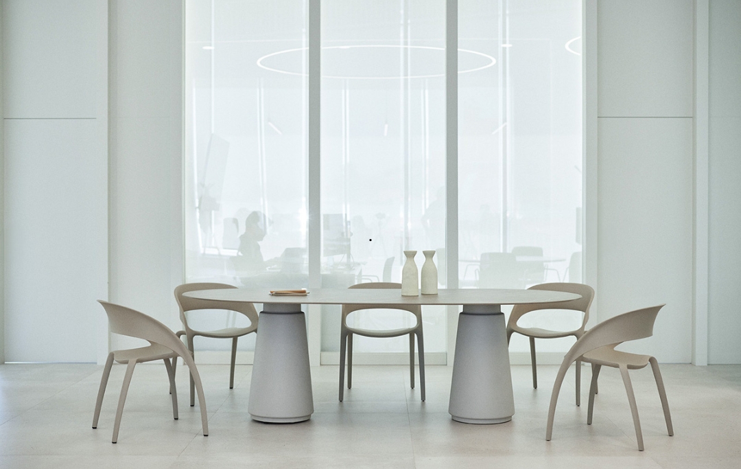 Dorik Actiu modern office desk Dubai UAE