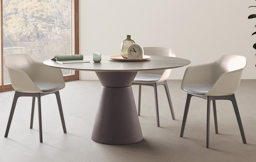 Essens Inclass modern seating furniture Dubai UAE