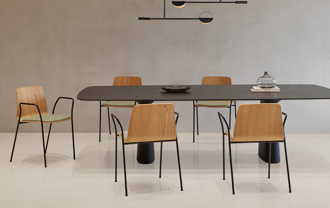Essens Inclass modern seating furniture Dubai UAE