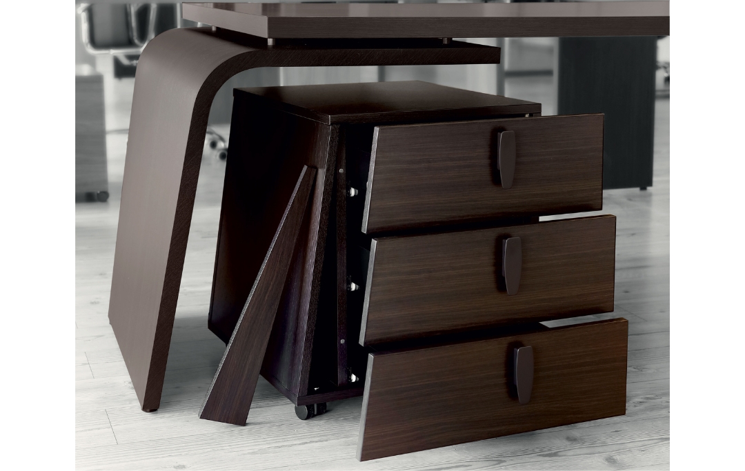 Larus Desk Dellarovere executive Italian office desk in Dubai UAE