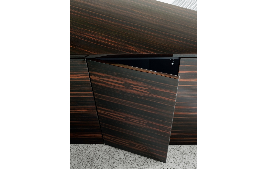 Euclideo Desk 4 Mariani luxury Italian executive desk in Dubai UAE